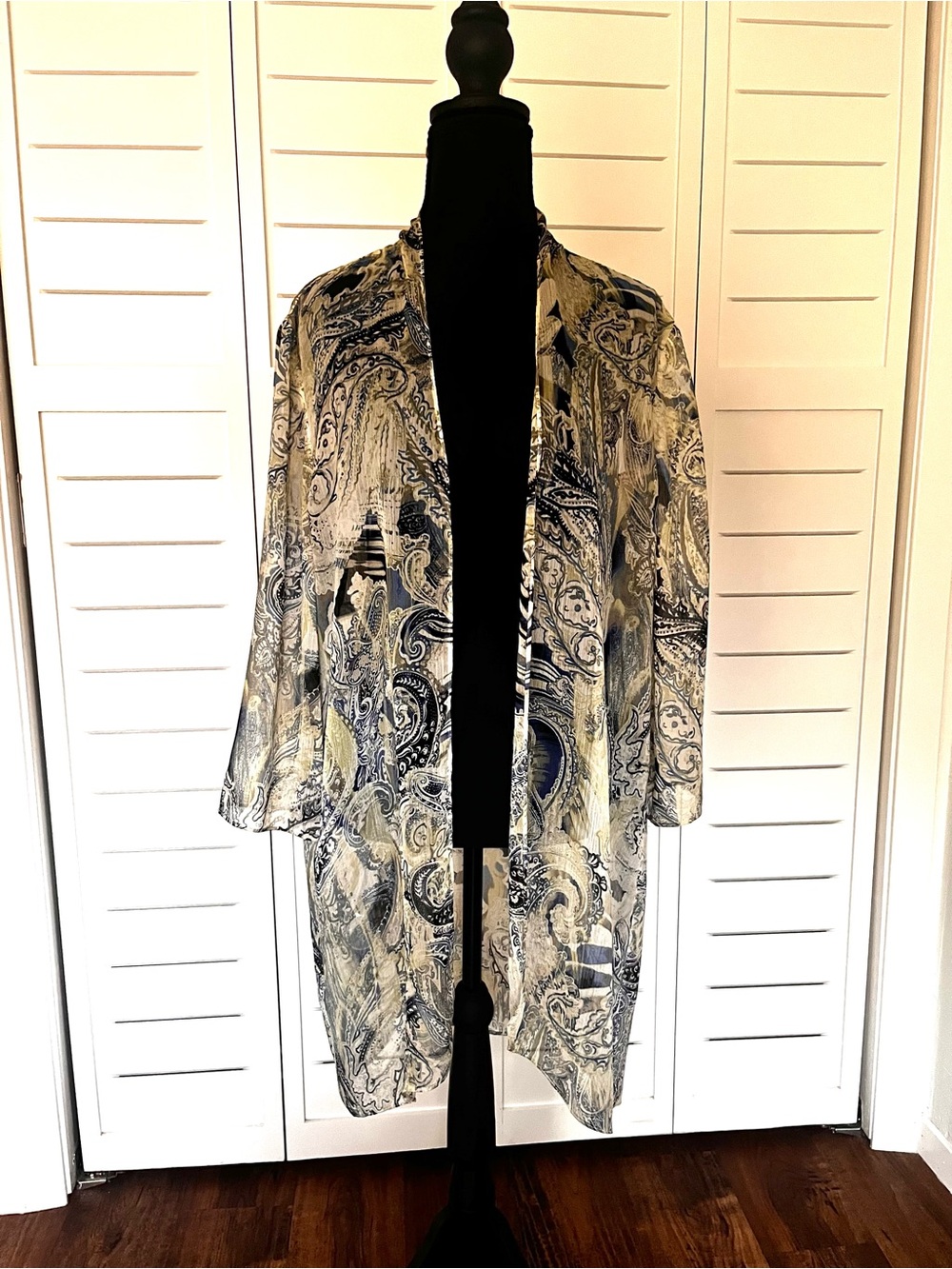 Chico's Sheer Paisley Top - Navy and Cream Sz 2